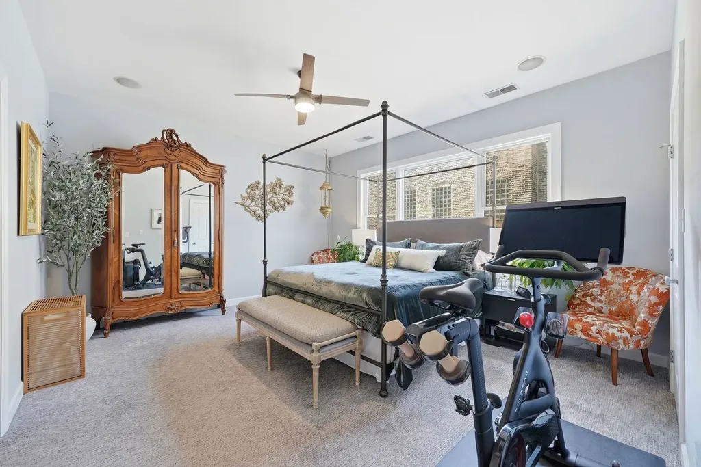 3204 North Paulina Street Chicago IL 60657