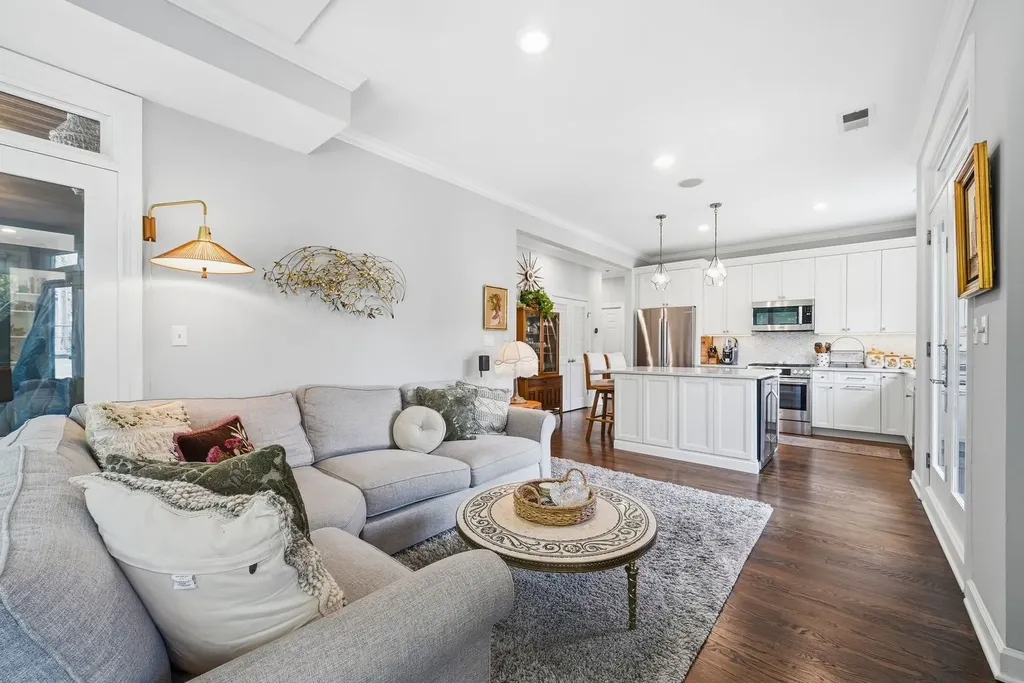 3204 North Paulina Street Chicago IL 60657