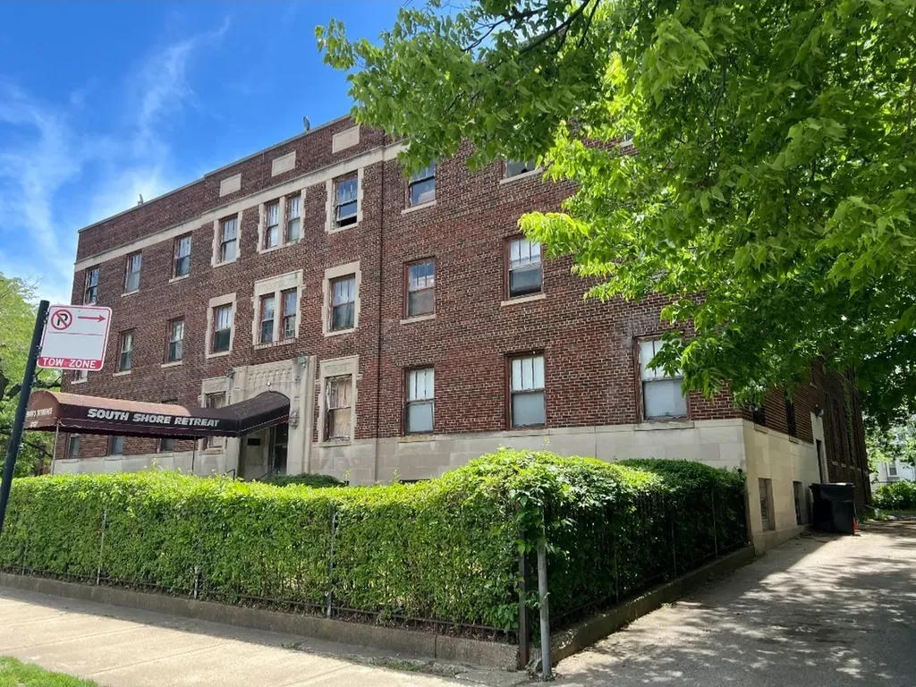 2121 East 72 Street Chicago IL 60649