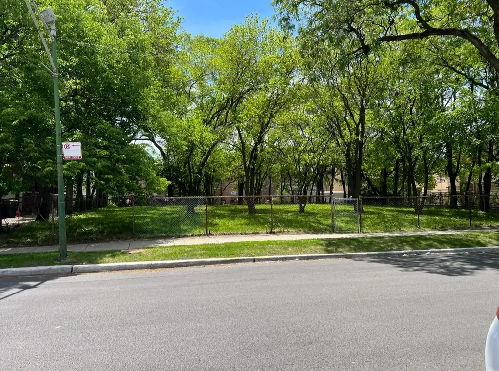 2121 East 72nd Street Chicago IL 60649