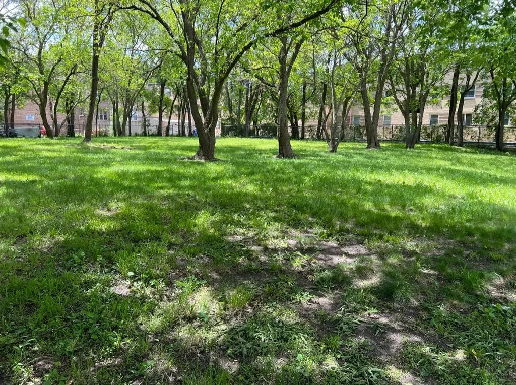 2121 East 72nd Street Chicago IL 60649