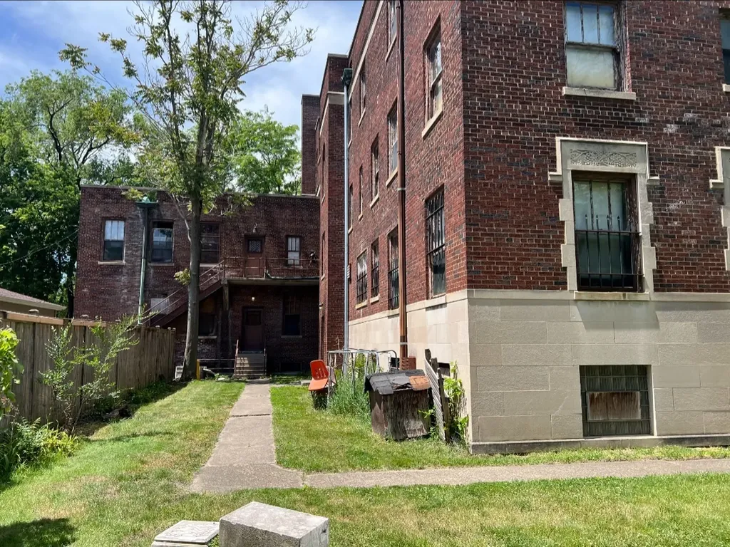 2121 East 72nd Street Chicago IL 60649