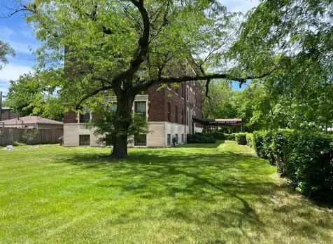 2121 East 72 Street Chicago IL 60649