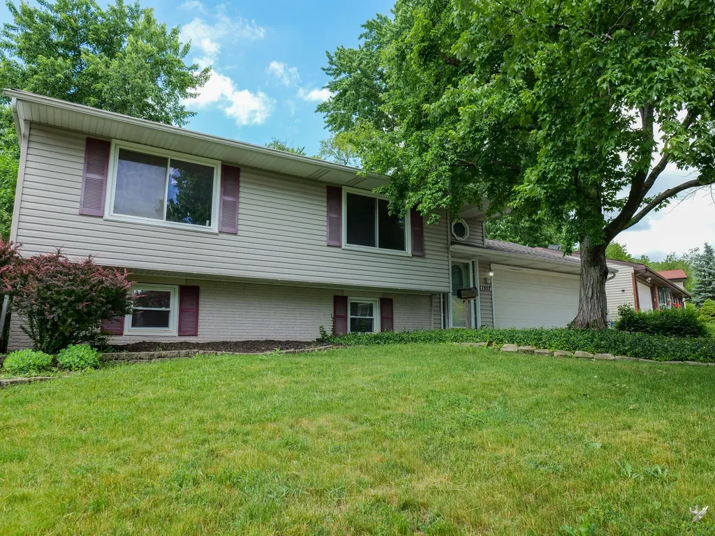 1707 South Green Meadows Boulevard Streamwood IL 60107
