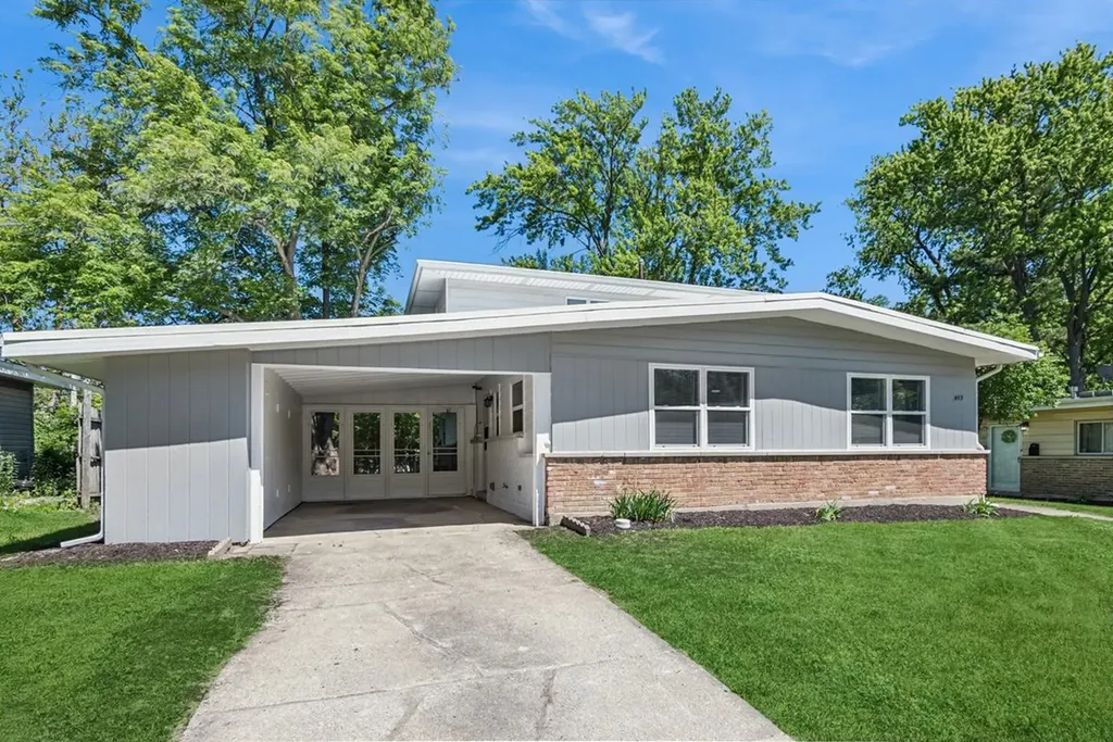 453 Tomahawk Street Park Forest IL 60466