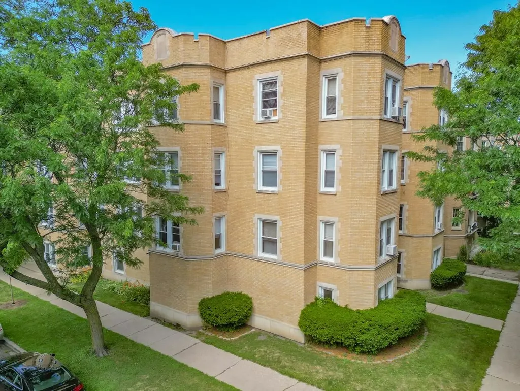 2154 West Arthur Avenue Chicago IL 60645