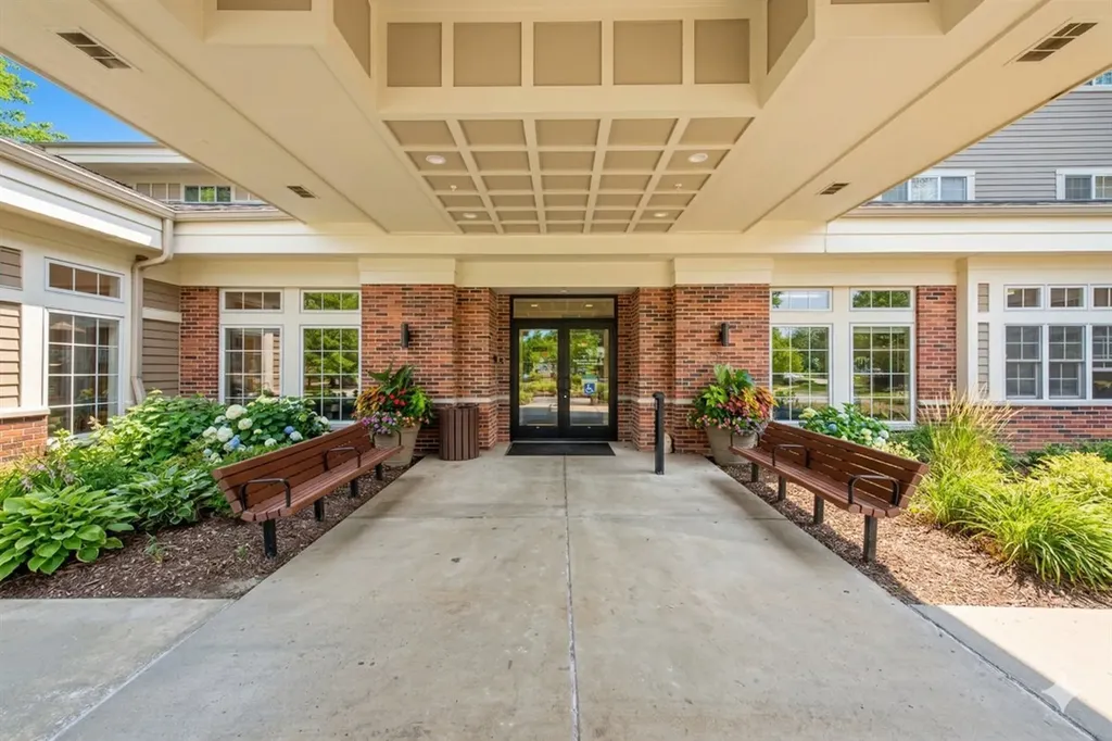 605 Barrington Avenue East Dundee IL 60118