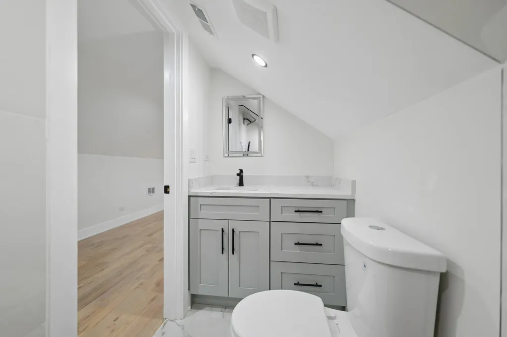 5218 West 55th Street Chicago IL 60638