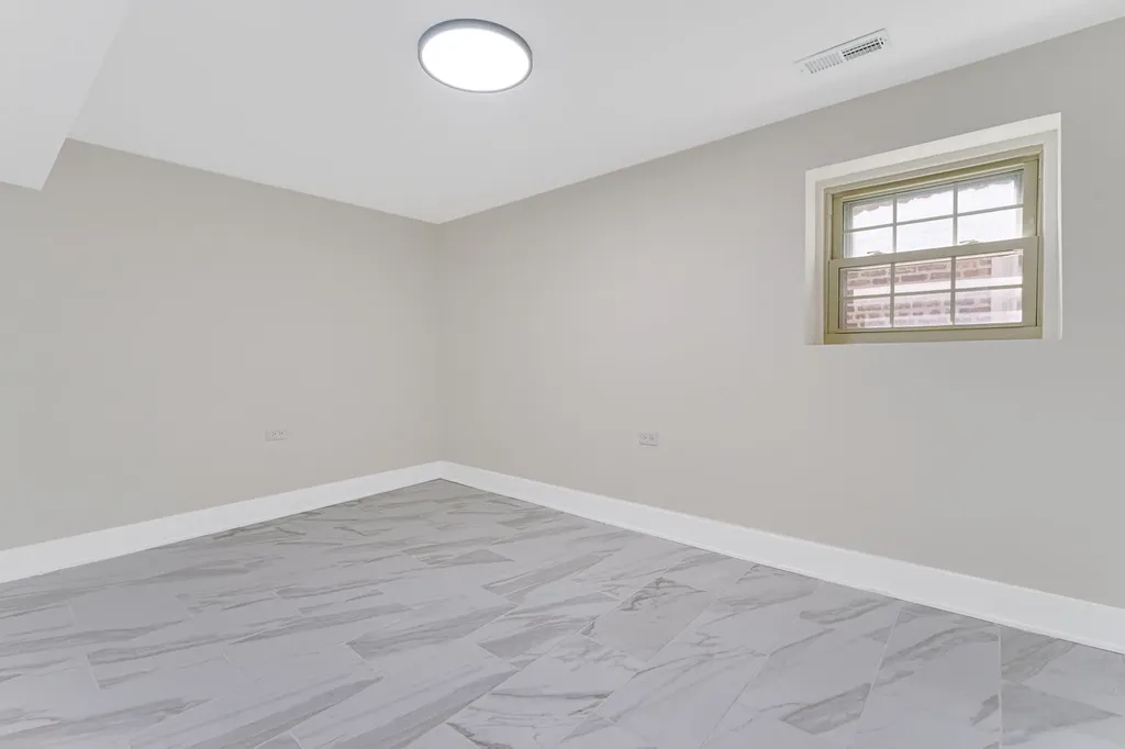 5218 West 55th Street Chicago IL 60638