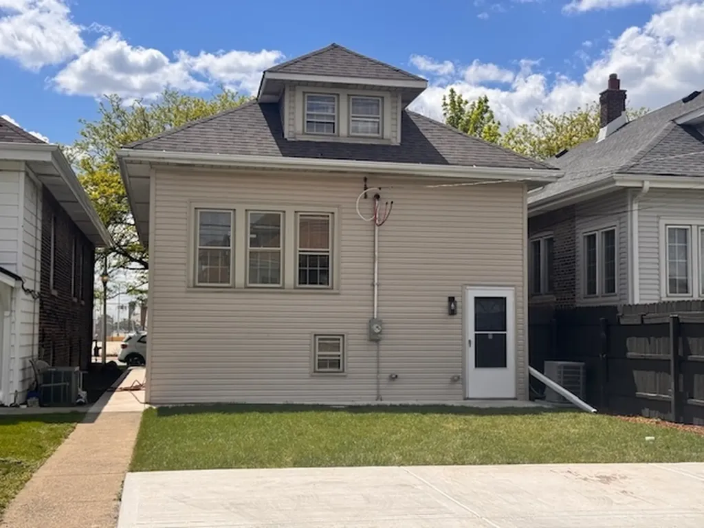 5218 West 55th Street Chicago IL 60638