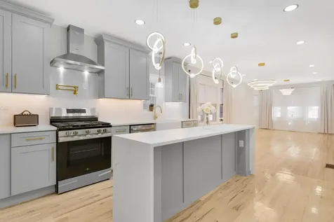 5218 West 55th Street Chicago IL 60638