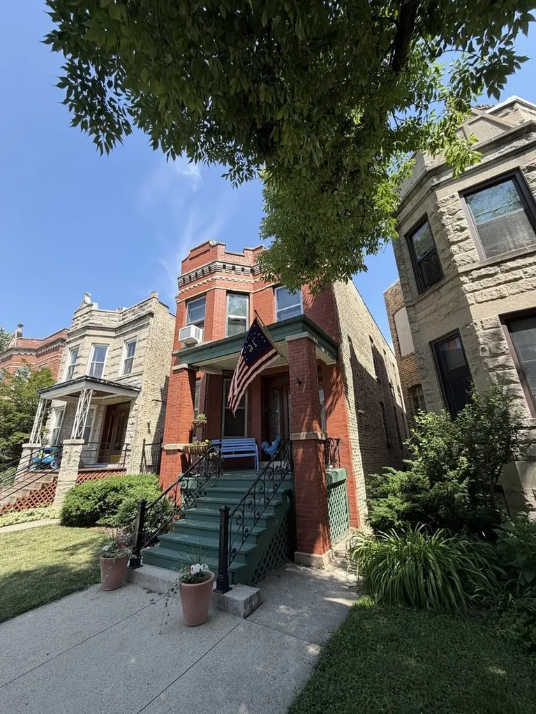 4136 West Cornelia Avenue Chicago IL 60641
