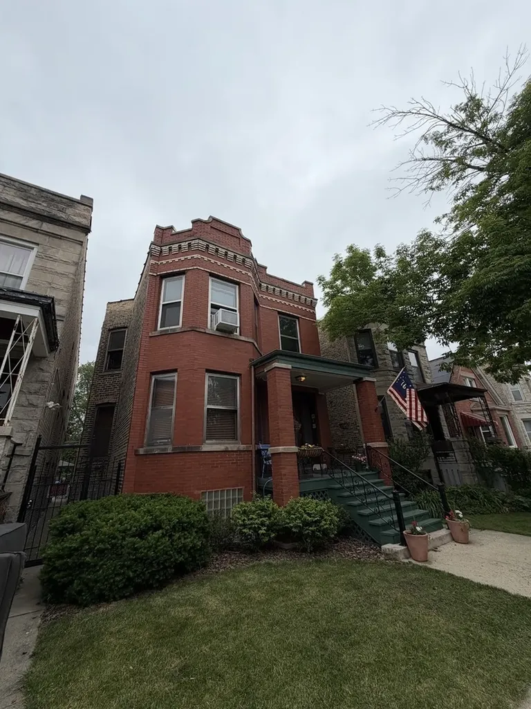 4136 West Cornelia Avenue Chicago IL 60641