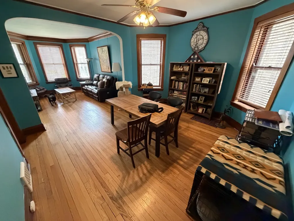 4136 West Cornelia Avenue Chicago IL 60641