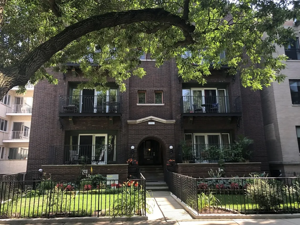 1101 West Pratt Boulevard Chicago IL 60626