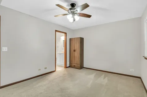 274 West Treehouse Lane Round Lake IL 60073