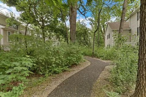 274 West Treehouse Lane Round Lake IL 60073
