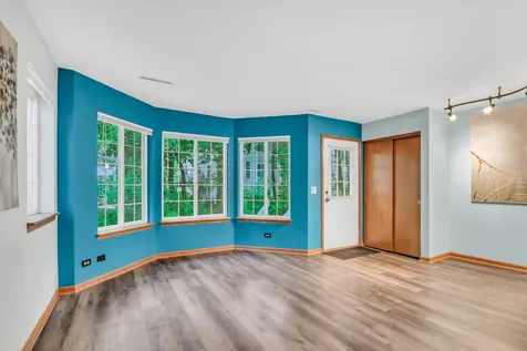 274 West Treehouse Lane Round Lake IL 60073