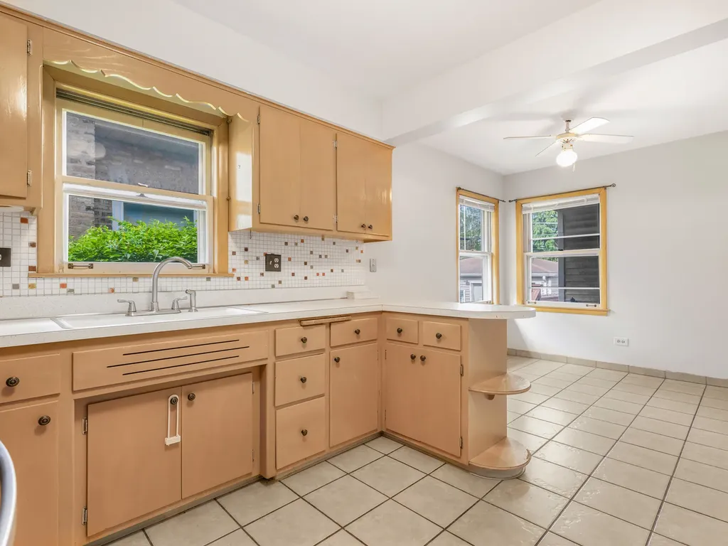 3860 North Oketo Avenue Chicago IL 60634