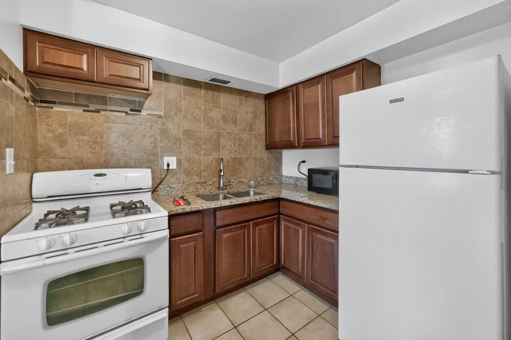827 College Boulevard Addison IL 60101