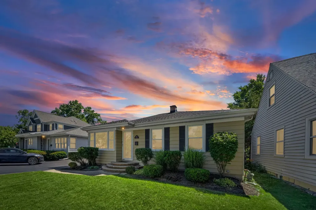 931 North Fernandez Avenue Arlington Heights IL 60004
