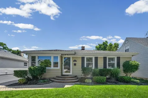 931 North Fernandez Avenue Arlington Heights IL 60004