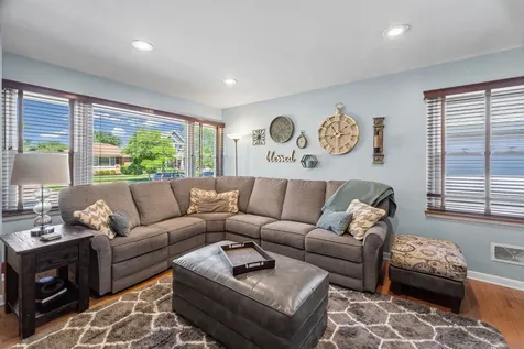 931 North Fernandez Avenue Arlington Heights IL 60004