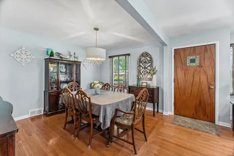 931 North Fernandez Avenue Arlington Heights IL 60004