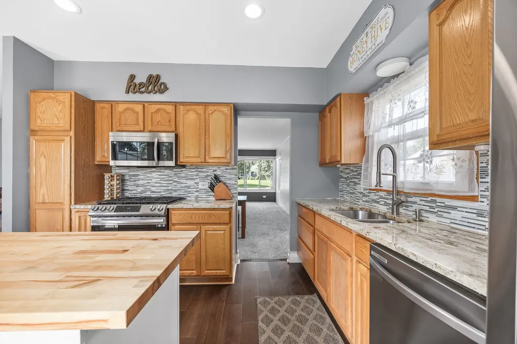 230 Plymouth Lane Bolingbrook IL 60440