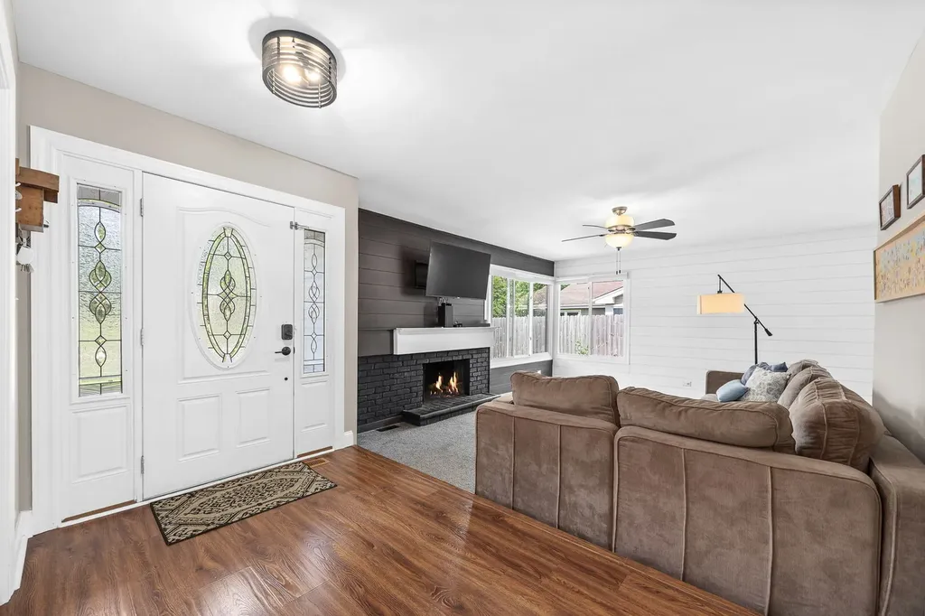 230 Plymouth Lane Bolingbrook IL 60440