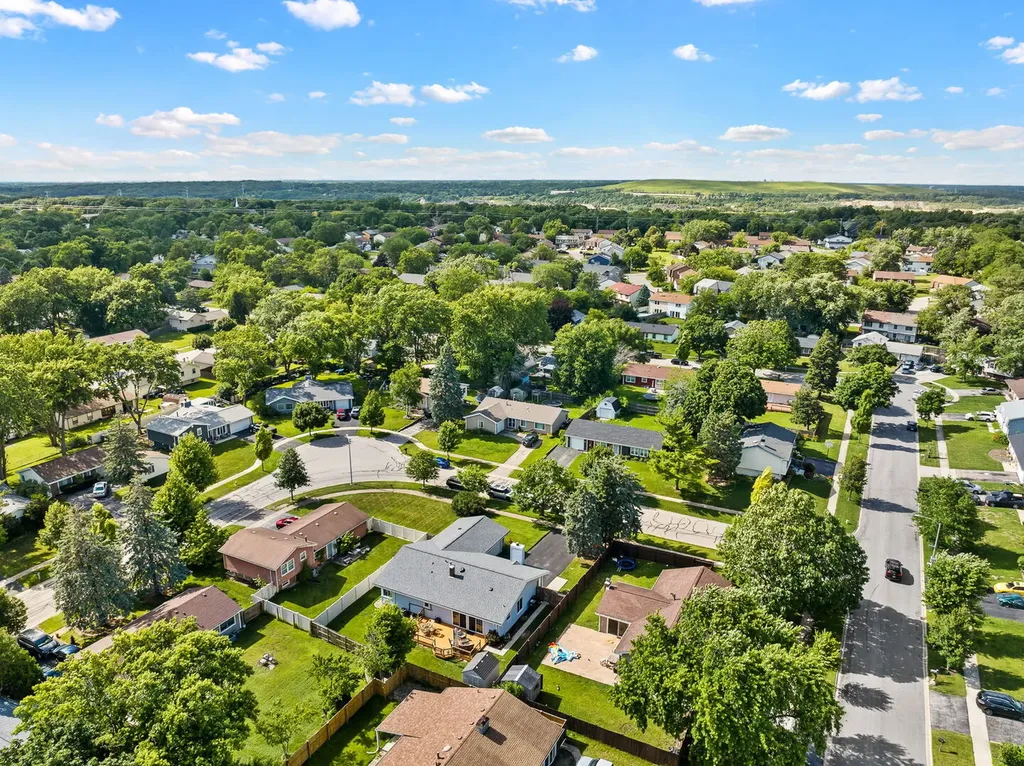 230 Plymouth Lane Bolingbrook IL 60440