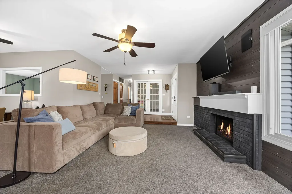 230 Plymouth Lane Bolingbrook IL 60440