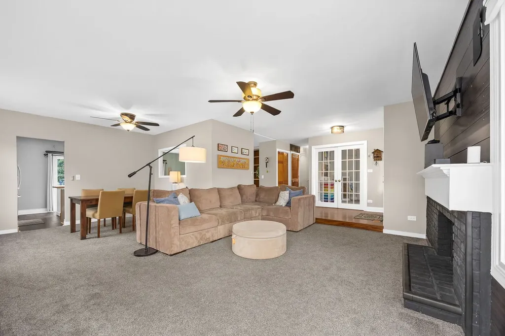 230 Plymouth Lane Bolingbrook IL 60440