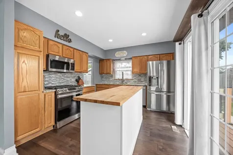 230 Plymouth Lane Bolingbrook IL 60440