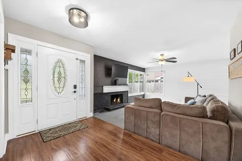 230 Plymouth Lane Bolingbrook IL 60440