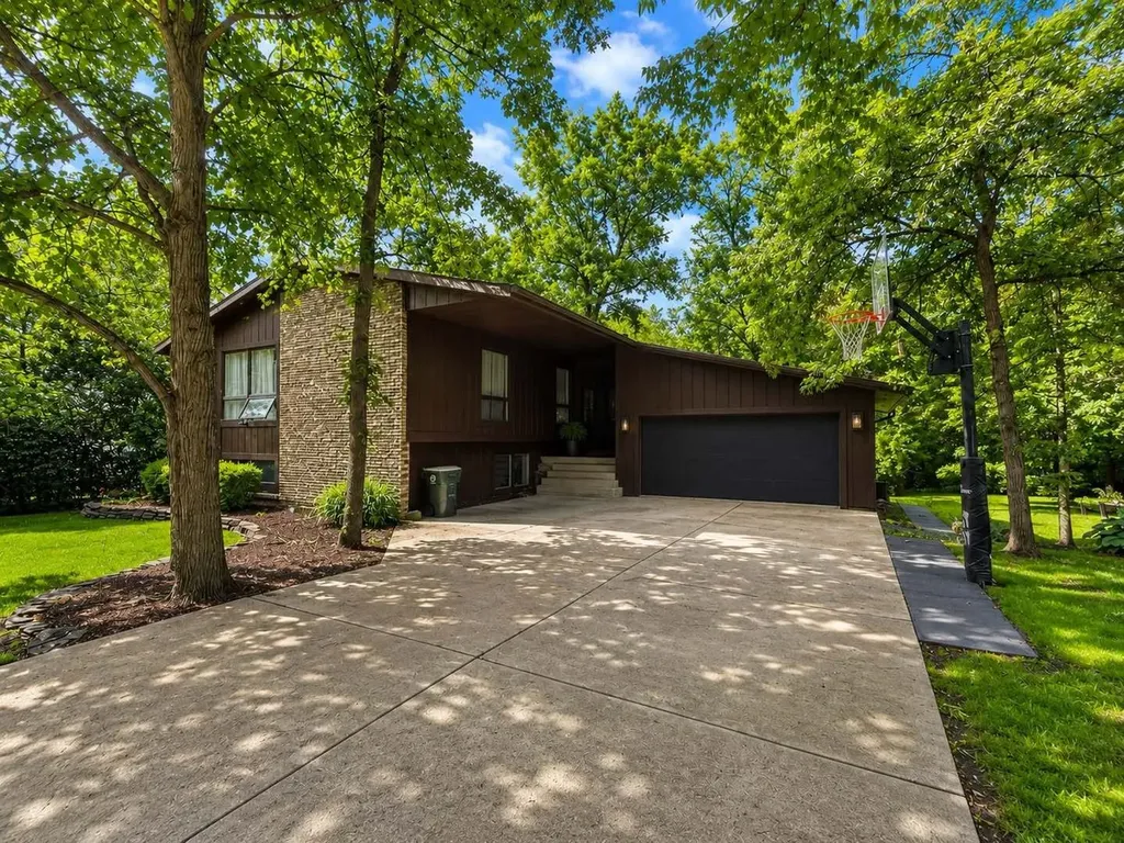 3130 Scenicwood Lane Woodridge IL 60517