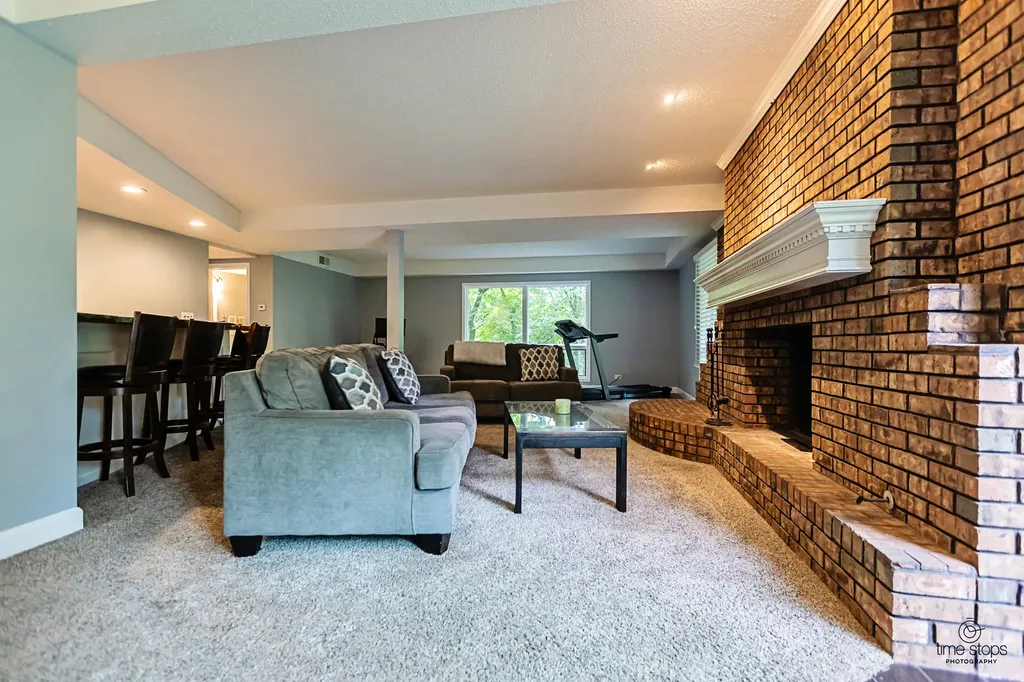 3130 Scenicwood Lane Woodridge IL 60517