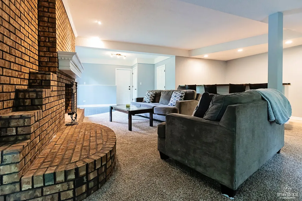 3130 Scenicwood Lane Woodridge IL 60517