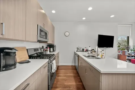 832 West Erie Street Chicago IL 60642