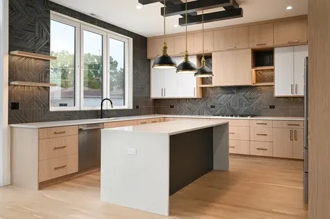 4015 Goss Avenue Schiller Park IL 60176