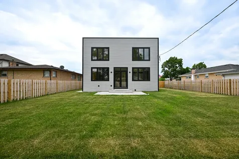 4015 Goss Avenue Schiller Park IL 60176