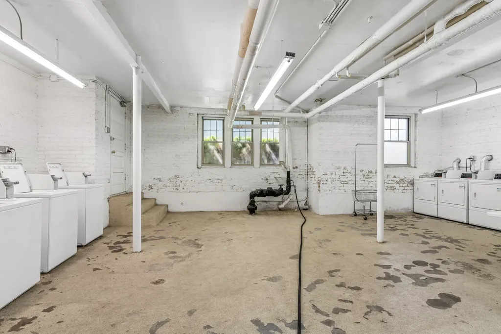 2016.5 West Greenleaf Avenue Chicago IL 60645