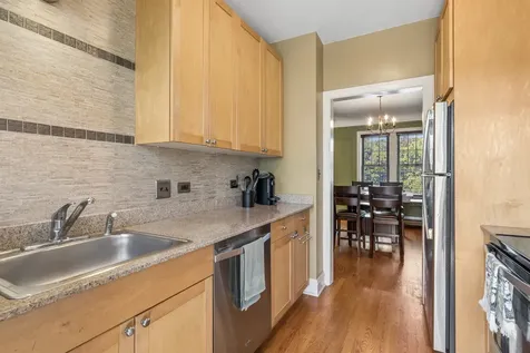 2016.5 West Greenleaf Avenue Chicago IL 60645