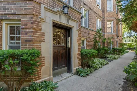 2016.5 West Greenleaf Avenue Chicago IL 60645