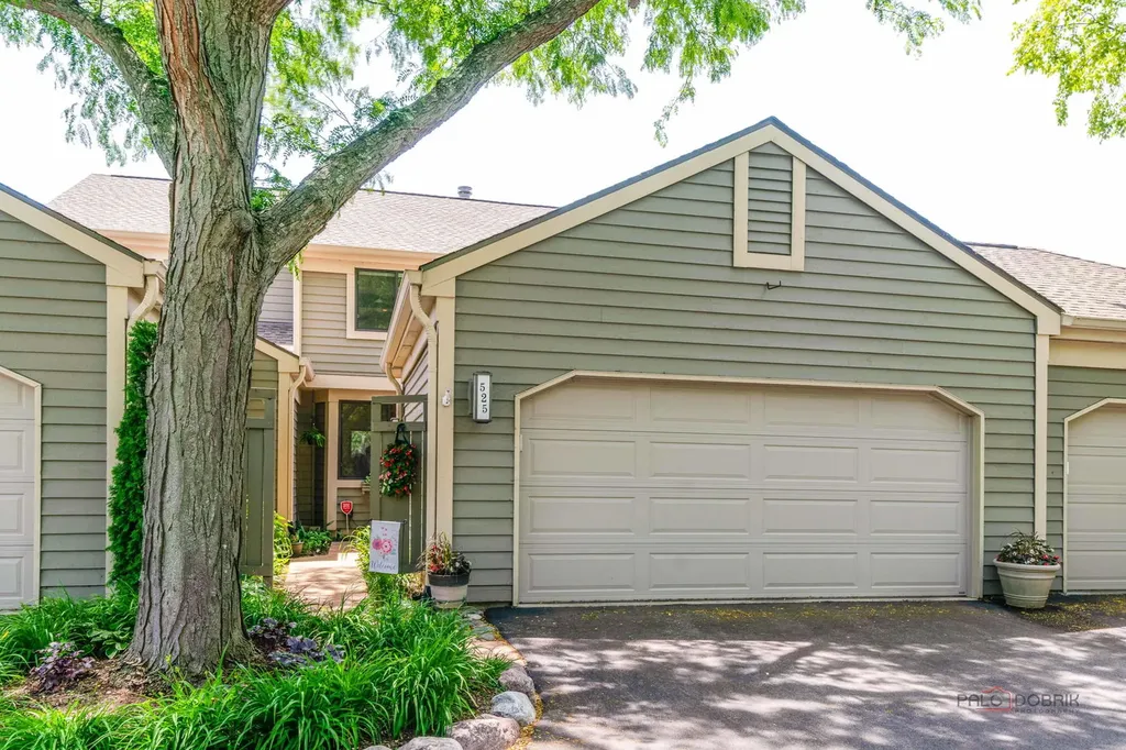 525 White Oak Lane Lake Barrington IL 60010