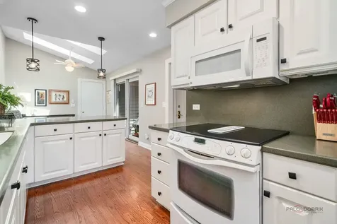525 White Oak Lane Lake Barrington IL 60010