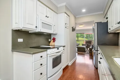 525 White Oak Lane Lake Barrington IL 60010