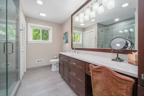 525 White Oak Lane Lake Barrington IL 60010