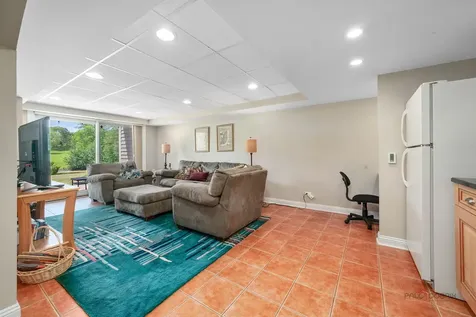 525 White Oak Lane Lake Barrington IL 60010