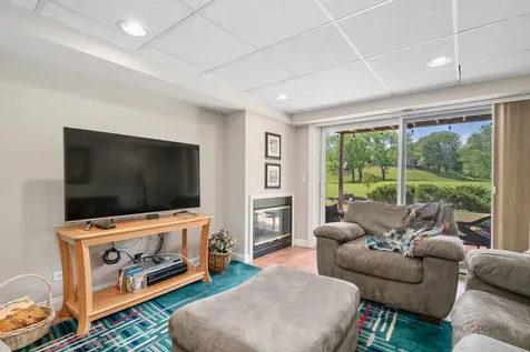 525 White Oak Lane Lake Barrington IL 60010